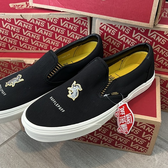⚡️ VANS CLASSIC SLIP ON HARRY POTTER HUFFLEPUFF SHOES NWT 🪄⚡️ - Picture 9 of 10